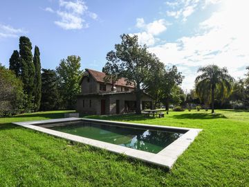 Casa de 3 dormitorios, terreno de  2375 m2 - Espora 5400 - Funes | Venta