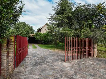 Casa de 3 dormitorios, terreno de  2375 m2 - Espora 5400 - Funes | Venta