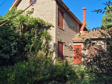 Casa de 3 dormitorios, terreno de  2375 m2 - Espora 5400 - Funes | Venta