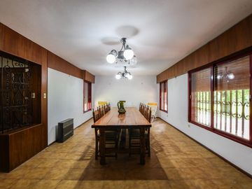 Casa de 3 dormitorios, terreno de  2375 m2 - Espora 5400 - Funes | Venta