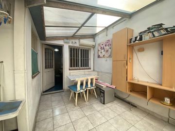 Duplex en venta de 4 ambientes con cochera y patio