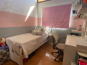Duplex en venta de 4 ambientes con cochera y patio