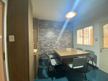 Duplex en venta de 4 ambientes con cochera y patio
