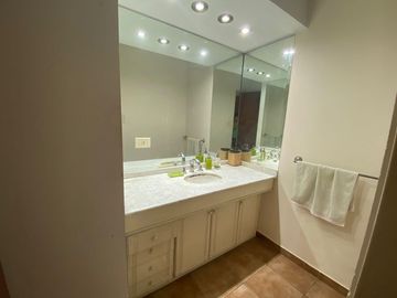 Duplex en venta de 4 ambientes con cochera y patio
