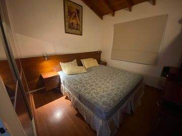 Duplex en venta de 4 ambientes con cochera y patio