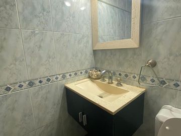 Duplex en venta de 4 ambientes con cochera y patio