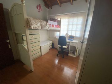 Duplex en venta de 4 ambientes con cochera y patio