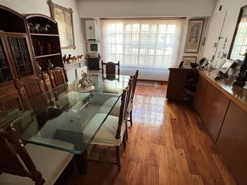 Casa 4 ambientes con detalles de categoría. Florida.