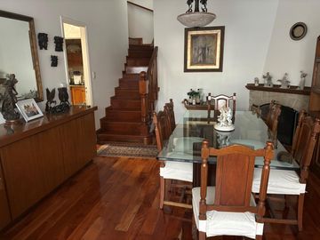 Casa 4 ambientes con detalles de categoría. Florida.