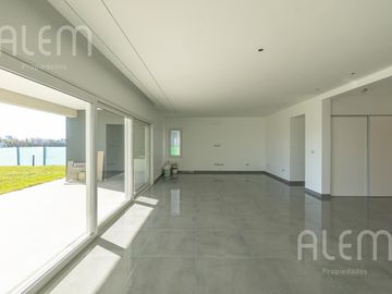 Casa a laguna en La Providencia, Canning