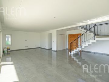 Casa a laguna en La Providencia, Canning
