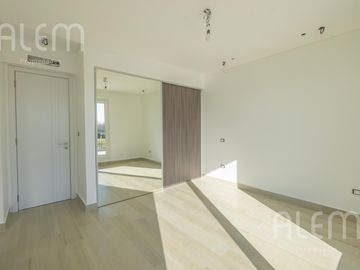 Casa a laguna en La Providencia, Canning
