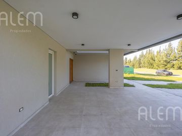 Casa a laguna en La Providencia, Canning