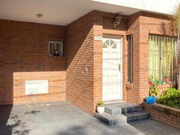 EXCELENTE CHALET DUPLEX VENTA OLIVOS