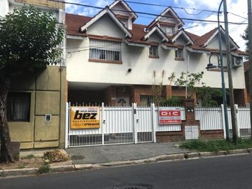 EXCELENTE CHALET DUPLEX VENTA OLIVOS