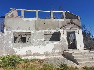 2.5 hectáreas golondrinas Chubut. con Arroyo permanente!!