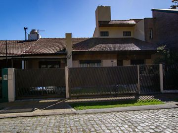 Chalet zona muy residencial cercano a la estación