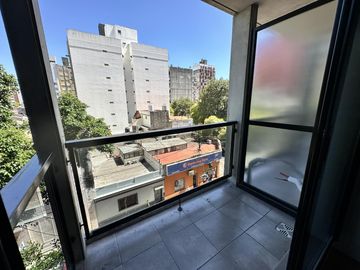 Venta -   Departamento Monoambiente c/ Balcón Terraza,  Calidad  -  Rosario, Centro.