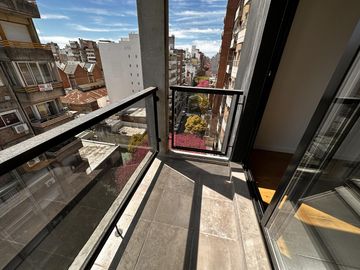 Venta -   Departamento Monoambiente c/ Balcón Terraza,  Calidad  -  Rosario, Centro.