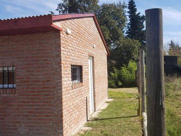 Casa a estrenar en Barrio Cerrado sin expensas El Relincho Bosques Souriguez sobre lote de 600 m2.