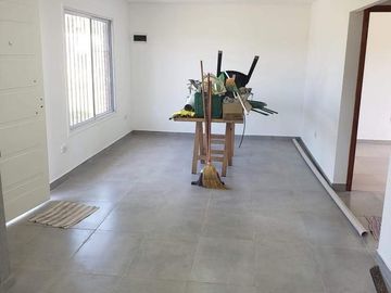 Casa a estrenar en Barrio Cerrado sin expensas El Relincho Bosques Souriguez sobre lote de 600 m2.