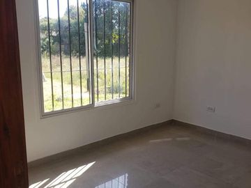 Casa a estrenar en Barrio Cerrado sin expensas El Relincho Bosques Souriguez sobre lote de 600 m2.