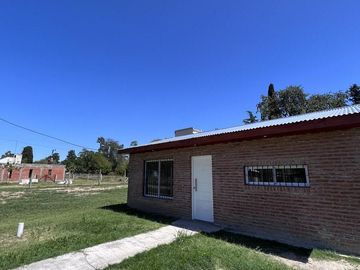 Casa a estrenar en Barrio Cerrado sin expensas El Relincho Bosques Souriguez sobre lote de 600 m2.