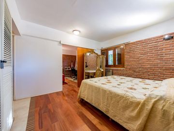 VENTA - Casa - 4 Dormitorios, casa para caseros, quincho y piscina - Ruta 9 Funes, Santa Fe.