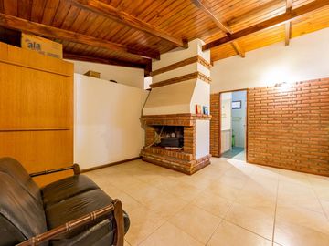 VENTA - Casa - 4 Dormitorios, casa para caseros, quincho y piscina - Ruta 9 Funes, Santa Fe.
