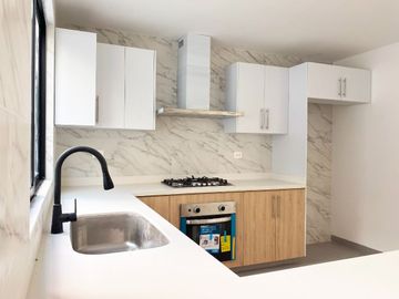 Casa en venta en Santa Teresa Residencial, sobre la lateral de la Recta con acabados de primera