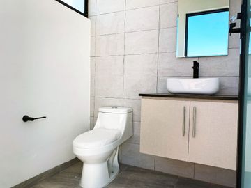 Casa en venta en Santa Teresa Residencial, sobre la lateral de la Recta con acabados de primera