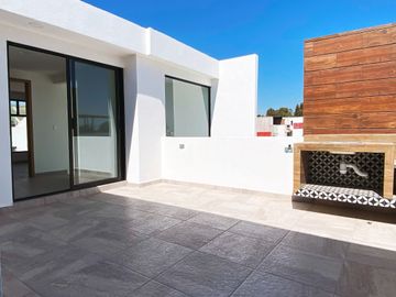 Casa en venta en Santa Teresa Residencial, sobre la lateral de la Recta con acabados de primera