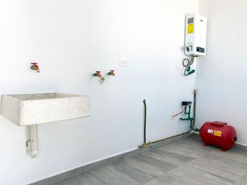 Casa en venta en Santa Teresa Residencial, sobre la lateral de la Recta con acabados de primera