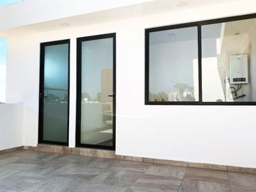 Casa en venta en Santa Teresa Residencial, sobre la lateral de la Recta con acabados de primera