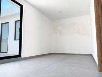 Casa en venta en Santa Teresa Residencial, sobre la lateral de la Recta con acabados de primera