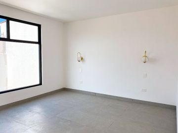 Casa en venta en Santa Teresa Residencial, sobre la lateral de la Recta con acabados de primera