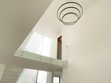 Casa en venta en Santa Teresa Residencial, sobre la lateral de la Recta con acabados de primera