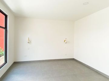 Casa en venta en Santa Teresa Residencial, sobre la lateral de la Recta con acabados de primera