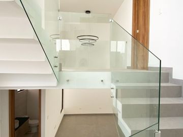 Casa en venta en Santa Teresa Residencial, sobre la lateral de la Recta con acabados de primera
