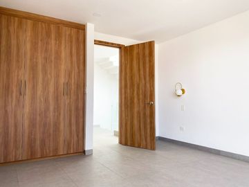 Casa en venta en Santa Teresa Residencial, sobre la lateral de la Recta con acabados de primera