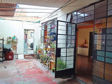 Venta de Casa como Terreno en Excelente Ubicación