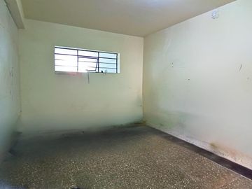 Venta de Casa como Terreno en Excelente Ubicación
