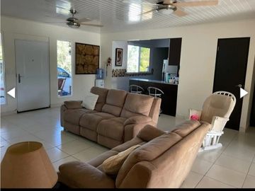 SE VENDE CASA DE 4 HABITACIONES Y AMPLIO PATIO EN SANTIAGO