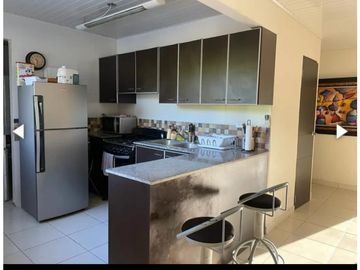 SE VENDE CASA DE 4 HABITACIONES Y AMPLIO PATIO EN SANTIAGO