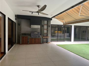 Casa en venta o renta con Piscina, Antigua -Costa del Este (AA)