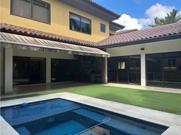 Casa en venta o renta con Piscina, Antigua -Costa del Este (AA)