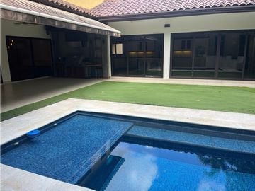 Casa en venta o renta con Piscina, Antigua -Costa del Este (AA)
