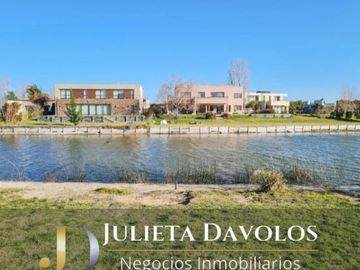 Casa al agua en Venta  6 Ambientes Villa Nueva Barrio San Marco -Tigre