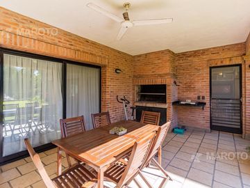 CASA EN VENTA EN BARRIO PRIVADO SEPTIEMBRE - MAROTO PROPIEDADES