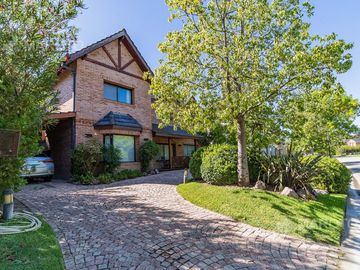 CASA EN VENTA EN BARRIO PRIVADO SEPTIEMBRE - MAROTO PROPIEDADES
